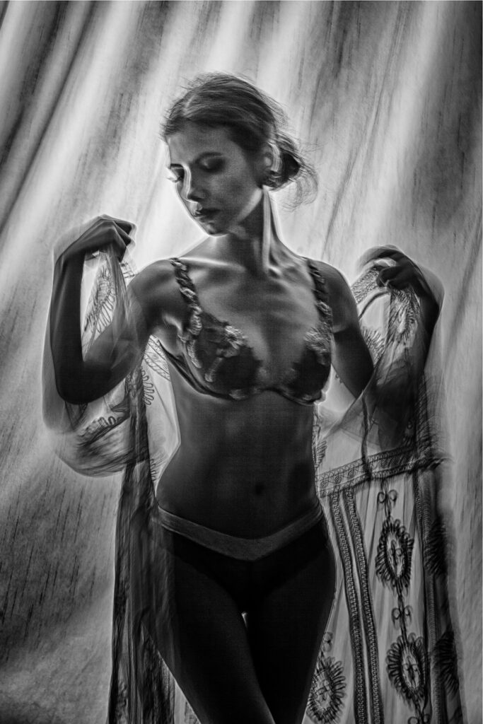2018_Veli_ 20x30, foto fine art, fotopittura , ritratto di donna - Sebastiano Cosimo Auteri