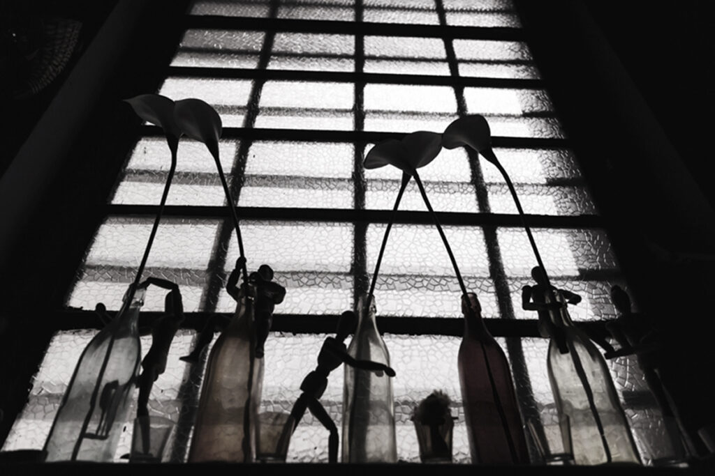 Behind the windows. Fine art bianco/nero printer giclee size cm30x45 paper baryta, passepartout museale - cm65x50